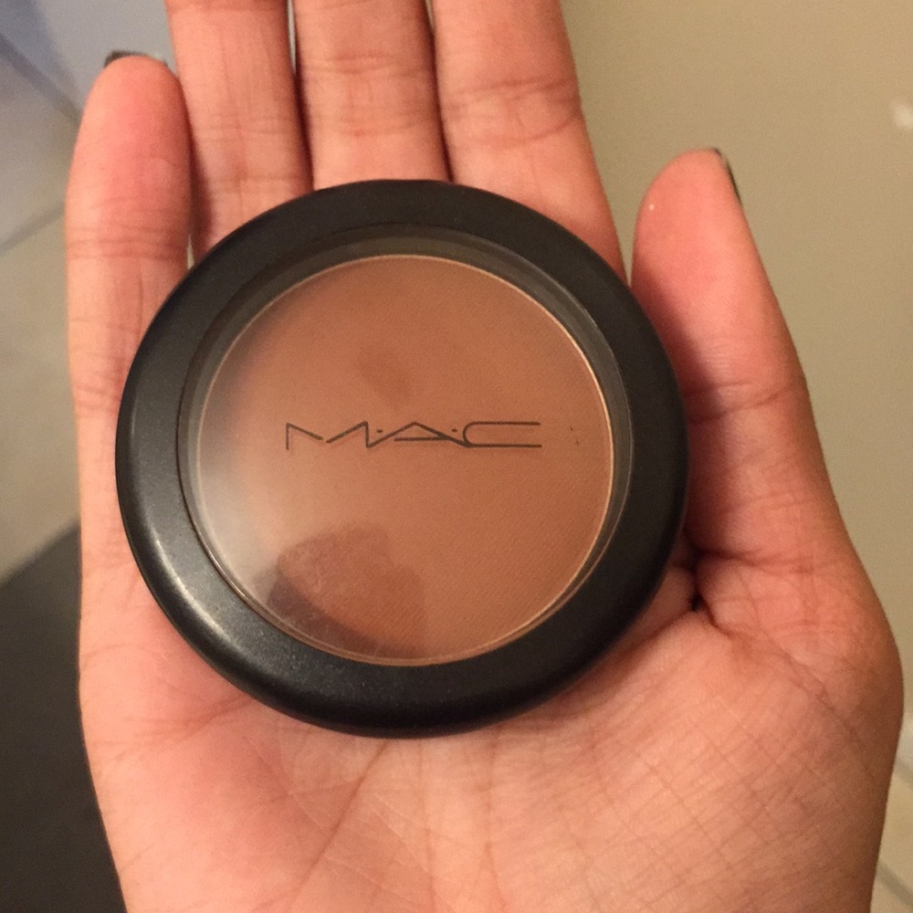 MAC blush in shade Raizin